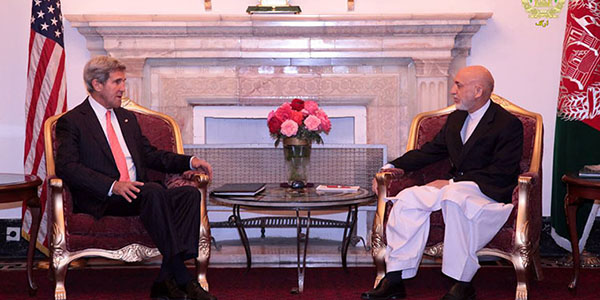 Kerry Meets Karzai in Kabul to Press for Security Deal