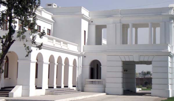 Pakistan  Announces  Scholarships  for Afghans