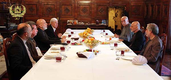 Ghani Discusses  Range of Issues with Pakistani Delegation