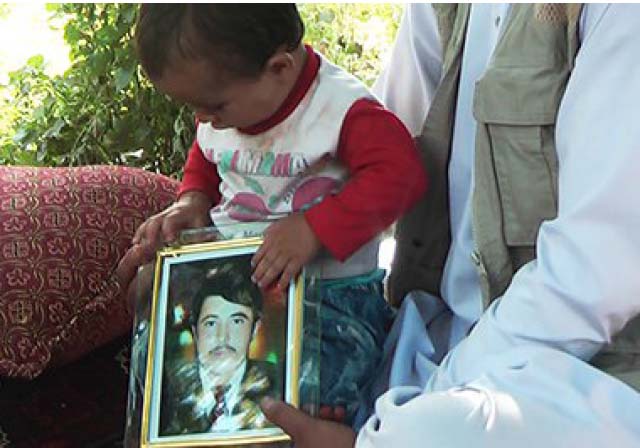 Ghani Invites Family of Fallen  Soldier to Kabul