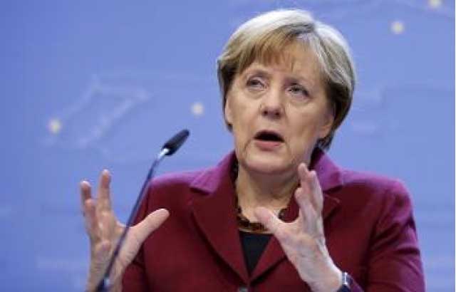Support for Merkel’s Bloc Hits  2-1/2 Year Low on Refugee Angst