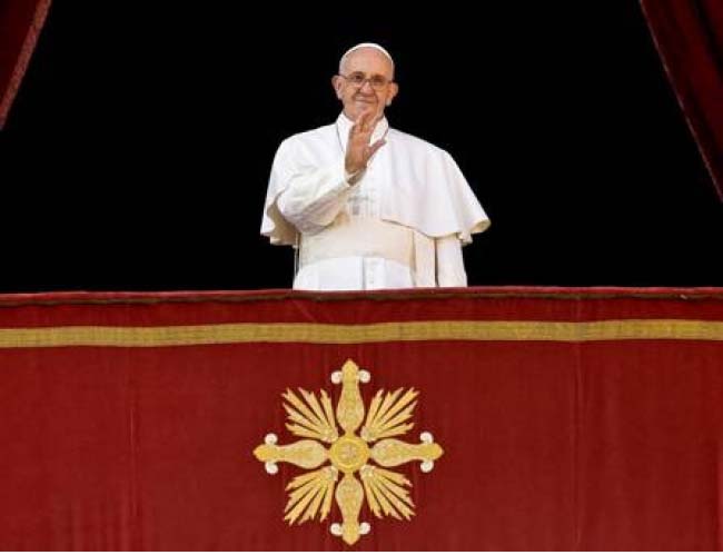 Pope Calls in Christmas Message  for Unity Against Militant Atrocities