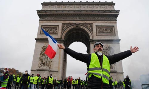 Will the Yellow Vests Reject the Brown Shirts? 