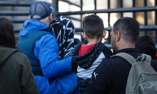 Border Impasse Ends as US Lets 6 Hondurans Apply for Asylum