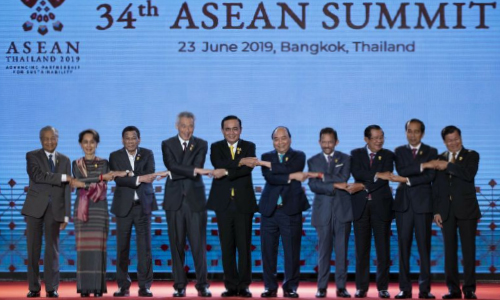 ASEAN Leaders Call for Restraint amid  Sea Row, US-China Rift