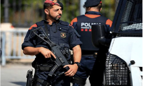 Spanish Police Resume Efforts to  Tow Drug Submarine to Port