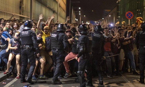 37 Protesters Injured in Clashes  with Police in Spain