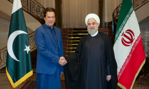 Pakistan’s Khan Says He Will Try  to Facilitate Iran-Saudi Talks