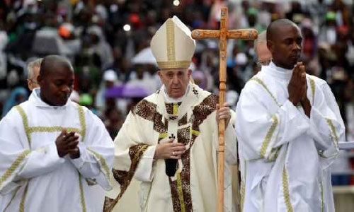Pope Denounces Danger of Corruption  in Mozambique Mass