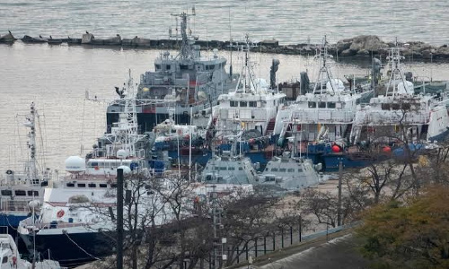Russia Begins Moving Captured  Ukrainian Ships Before Possible Handover