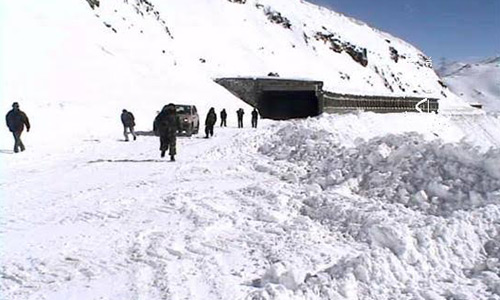 Snowfall, Winds Shut Salang Highway for Heavy Traffic