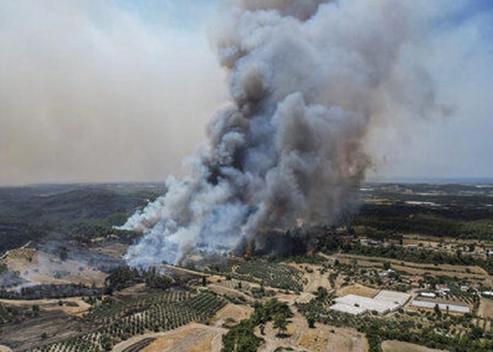 Wildfires Rage in Turkey as More Tourists Evacuated from Resorts