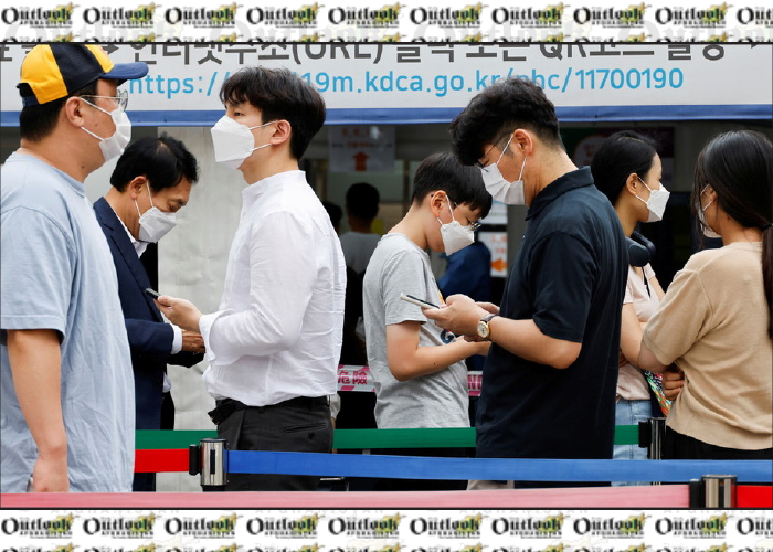 As South Korea’s Covid-19 Infections Break Records, Seoul Re-Imposes Maximum Social Distancing Rules