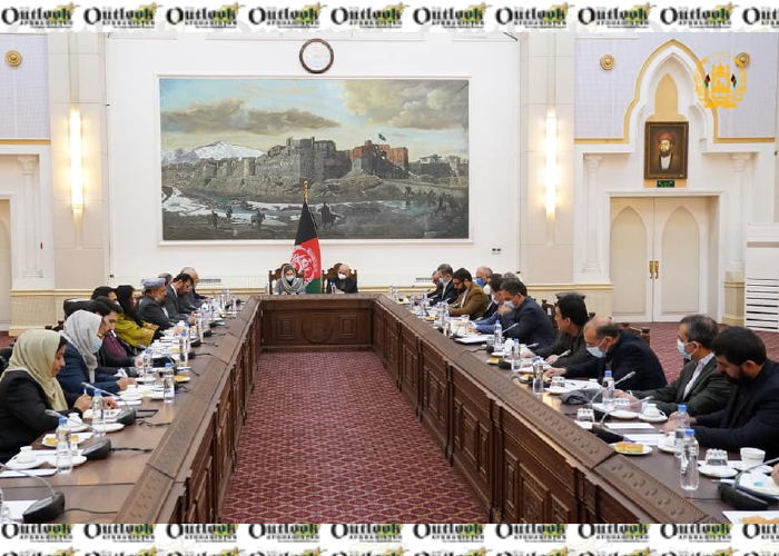 Ghani Meets Afghan  Negotiators, Seeks  More Consolations