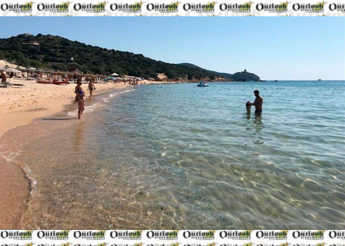 Tourists Fined €3,000 For Stealing Sand, Shells from Italian Beach