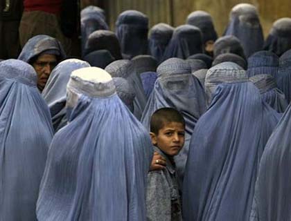 http://outlookafghanistan.net/assets/assets0811/burqa.jpg